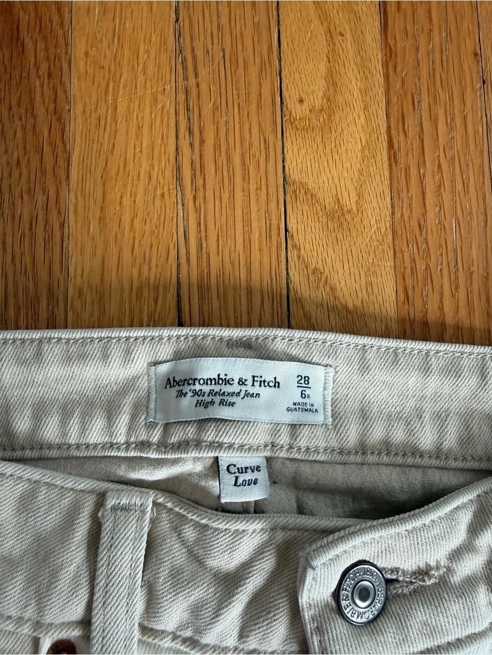 Abercrombie 90’s High Rise Relaxed Jean Curve Love